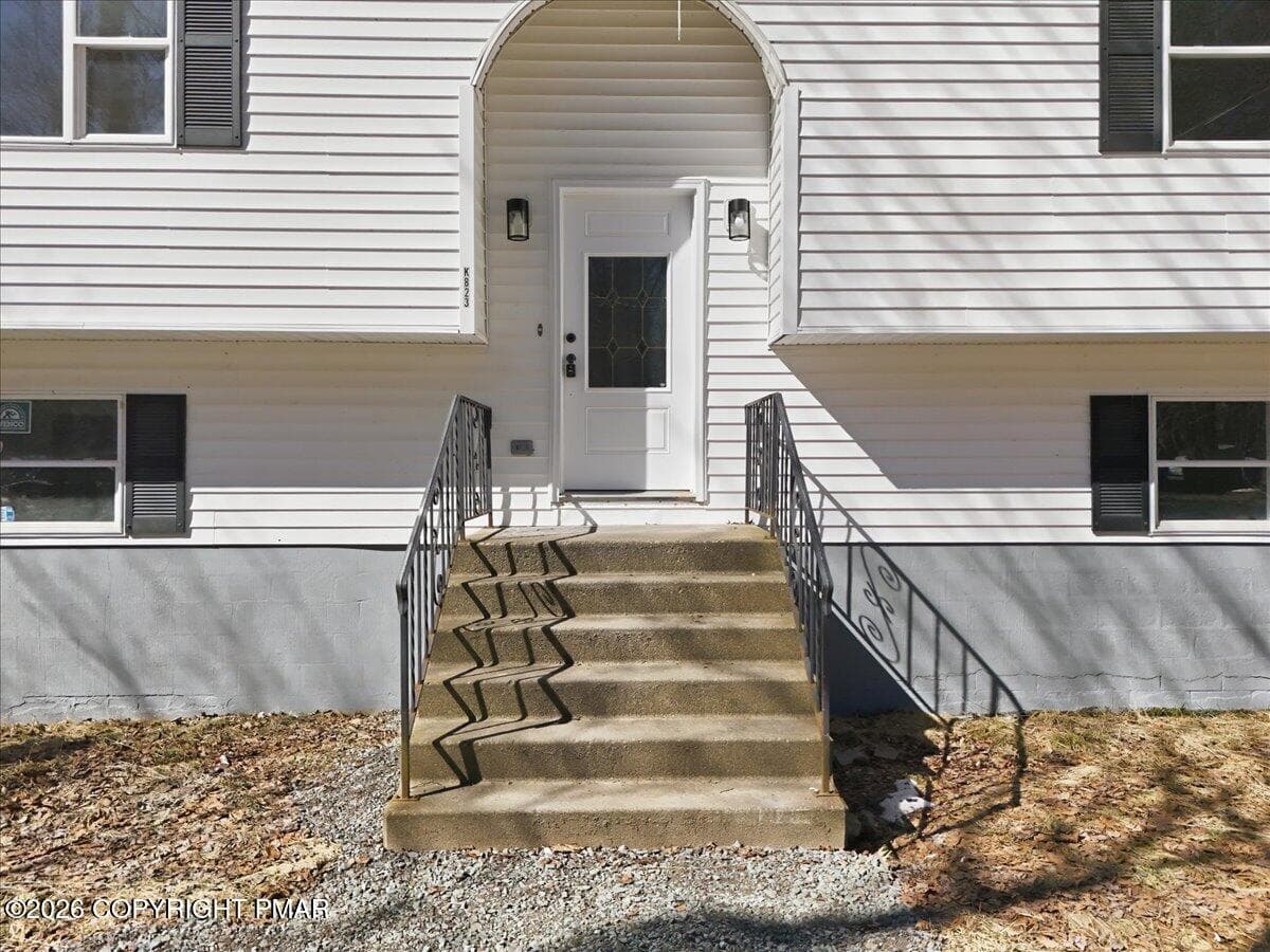 STOOP - 2802 Fairhaven Drive, Tobyhanna, PA 18466, Tobyhanna