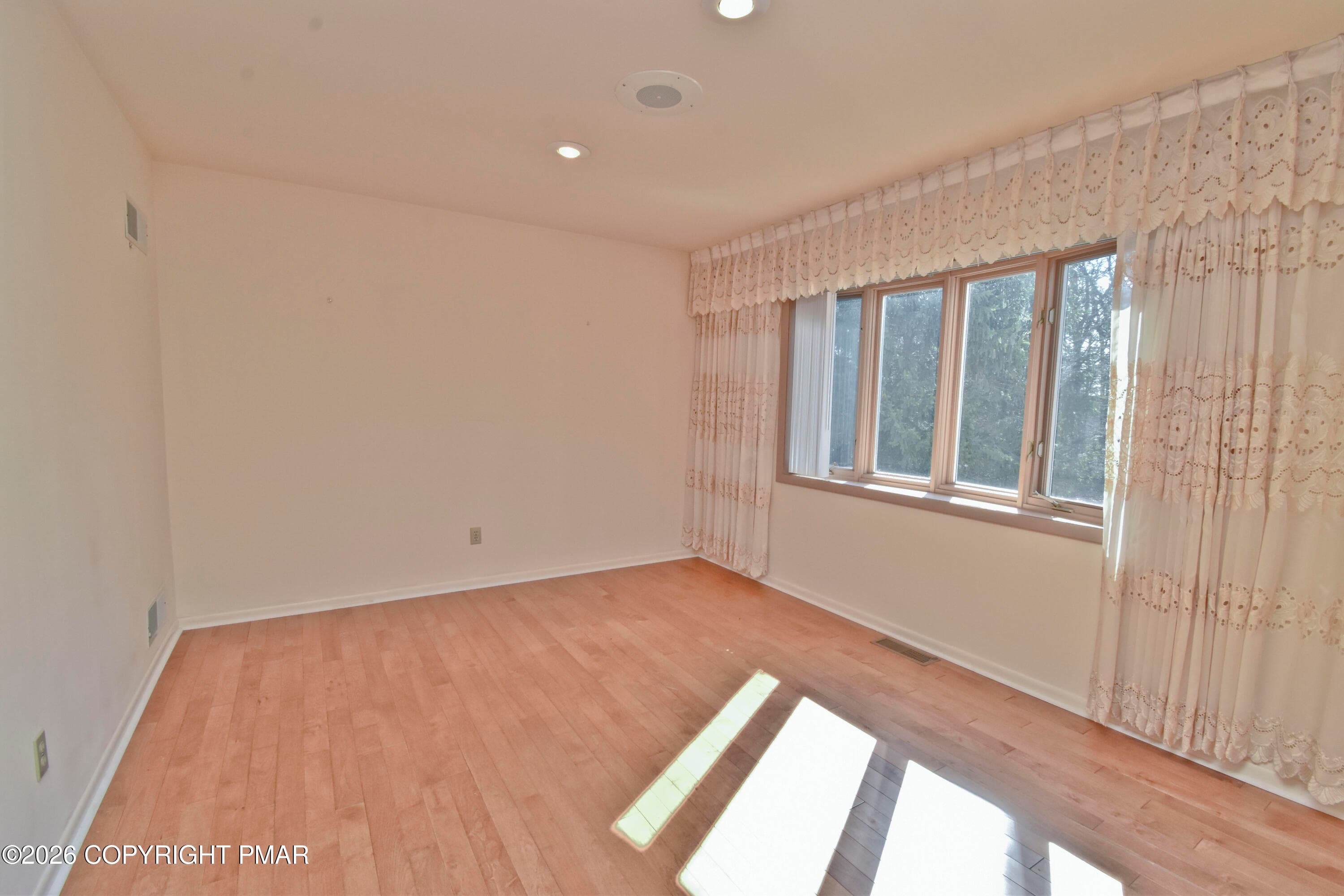 3 Living (1) - 214 Sunrise Loop, Henryville, PA 18332, Henryville