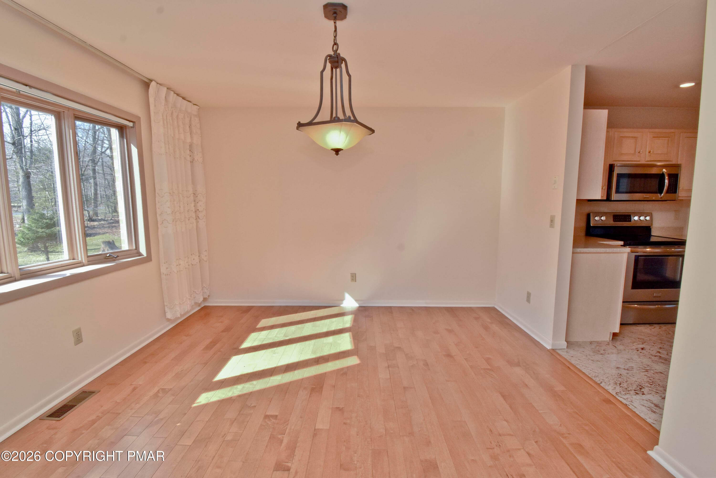 4 Dining (1) - 214 Sunrise Loop, Henryville, PA 18332, Henryville