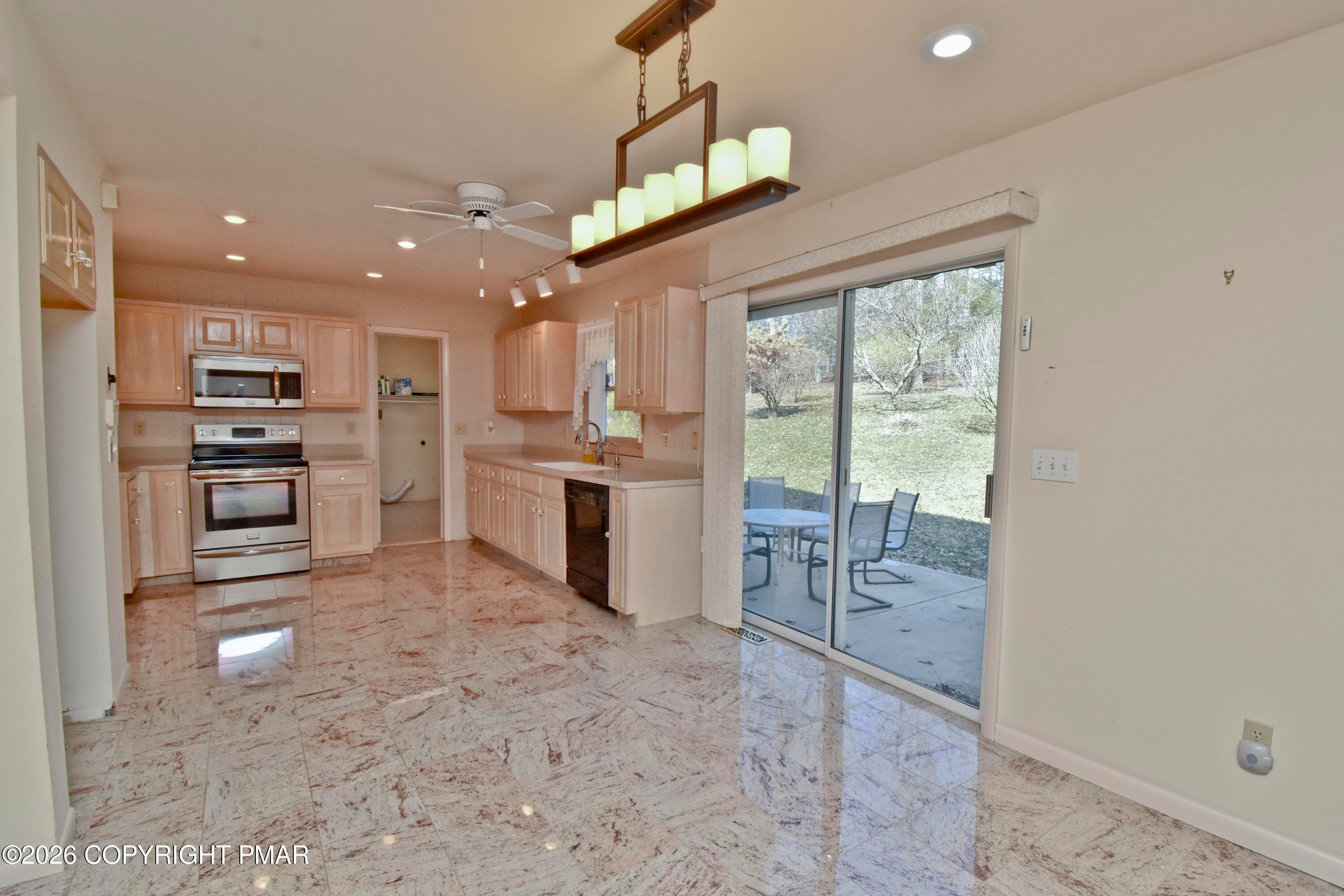 5 Kitchen (4) - 214 Sunrise Loop, Henryville, PA 18332, Henryville