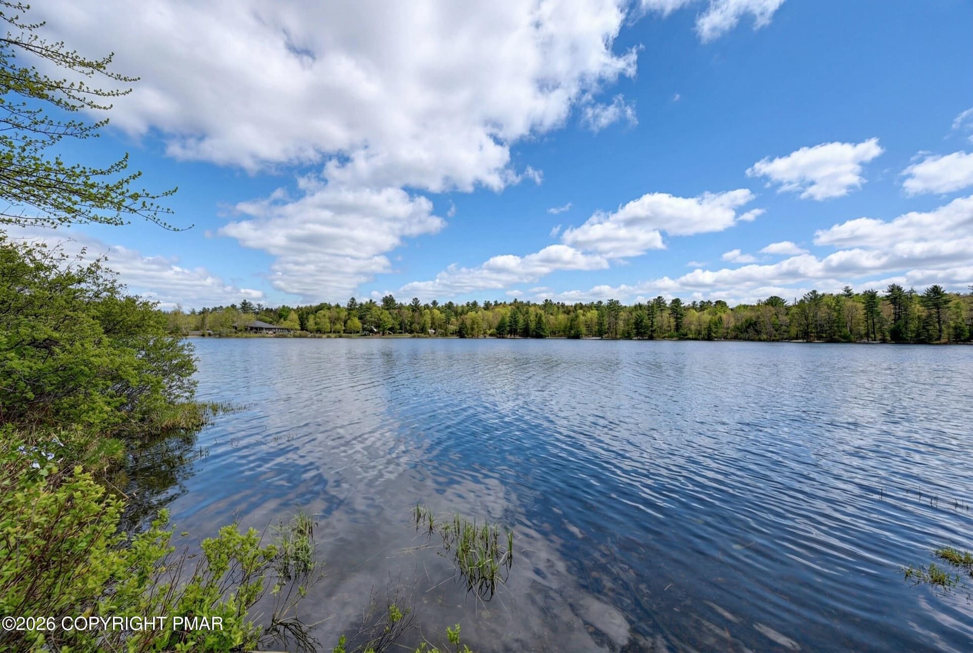 6174 Lakeview Drive, Pocono Pines, PA 18350