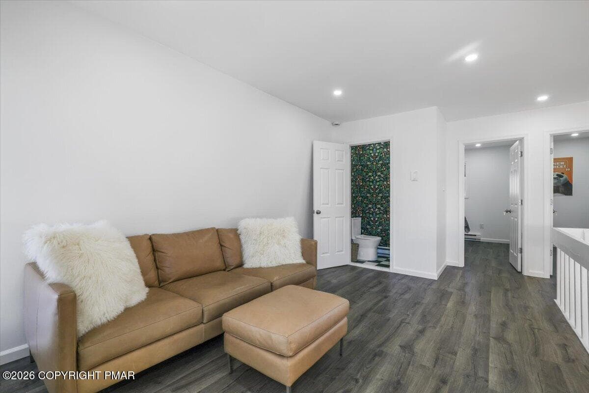 Sitting area - 8943 Deerfield Drive, Tobyhanna, PA 18466, Tobyhanna
