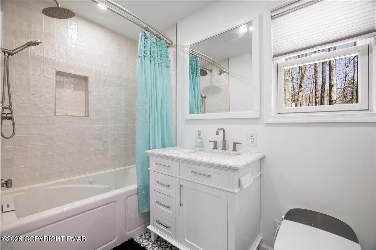 Full bathtoom - 8943 Deerfield Drive, Tobyhanna, PA 18466, Tobyhanna