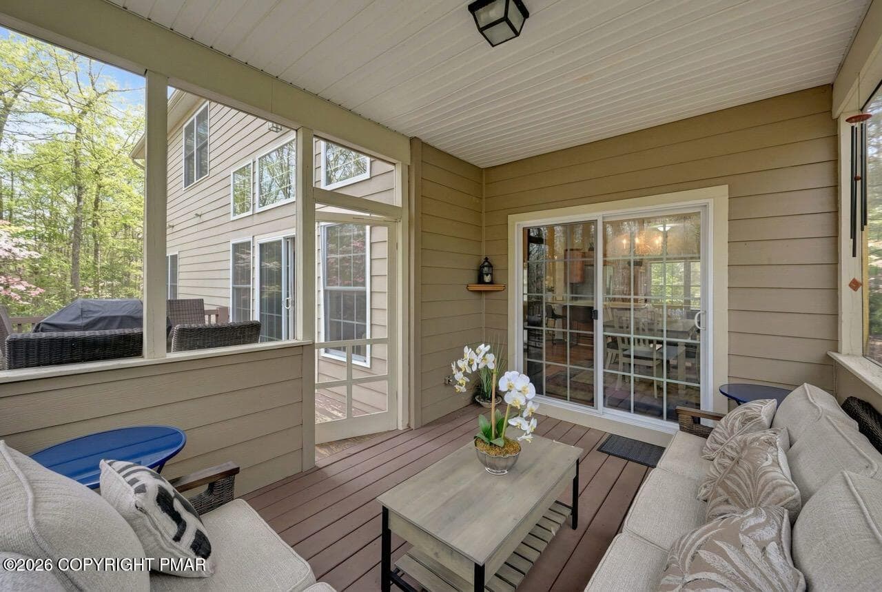 Perfect Space for Entertaining - 134 Skytop Road, Pocono Pines, PA 18350, Pocono Pines