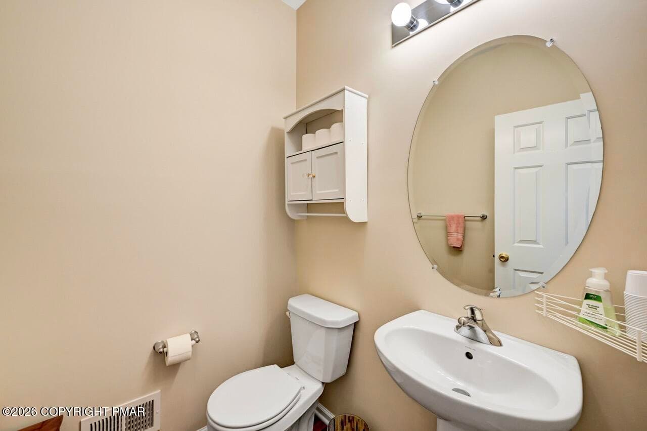 Powder Room - 134 Skytop Road, Pocono Pines, PA 18350, Pocono Pines