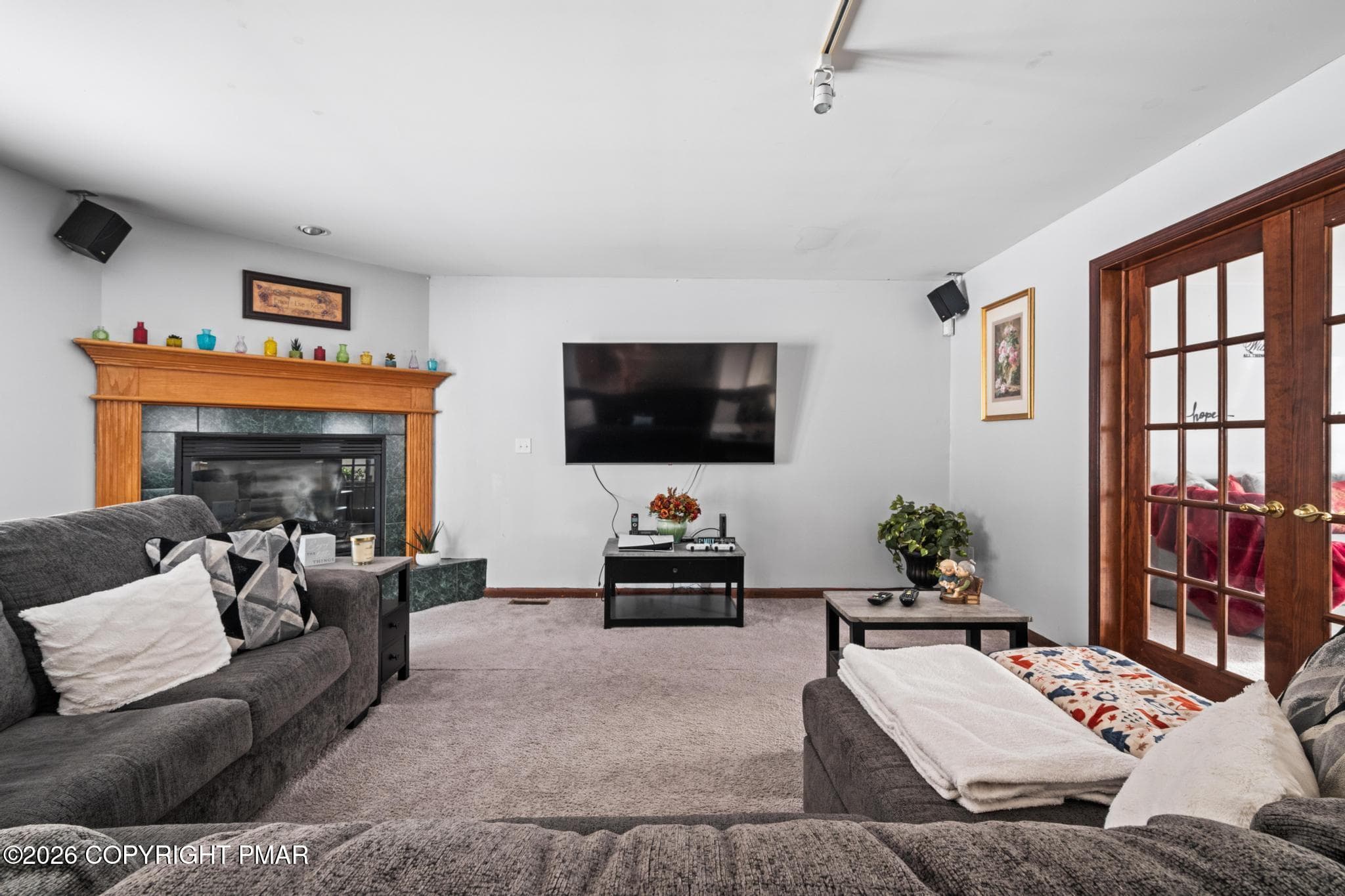 Living Room - 137 Old Kettle Court, Stroudsburg, PA 18360, Stroudsburg