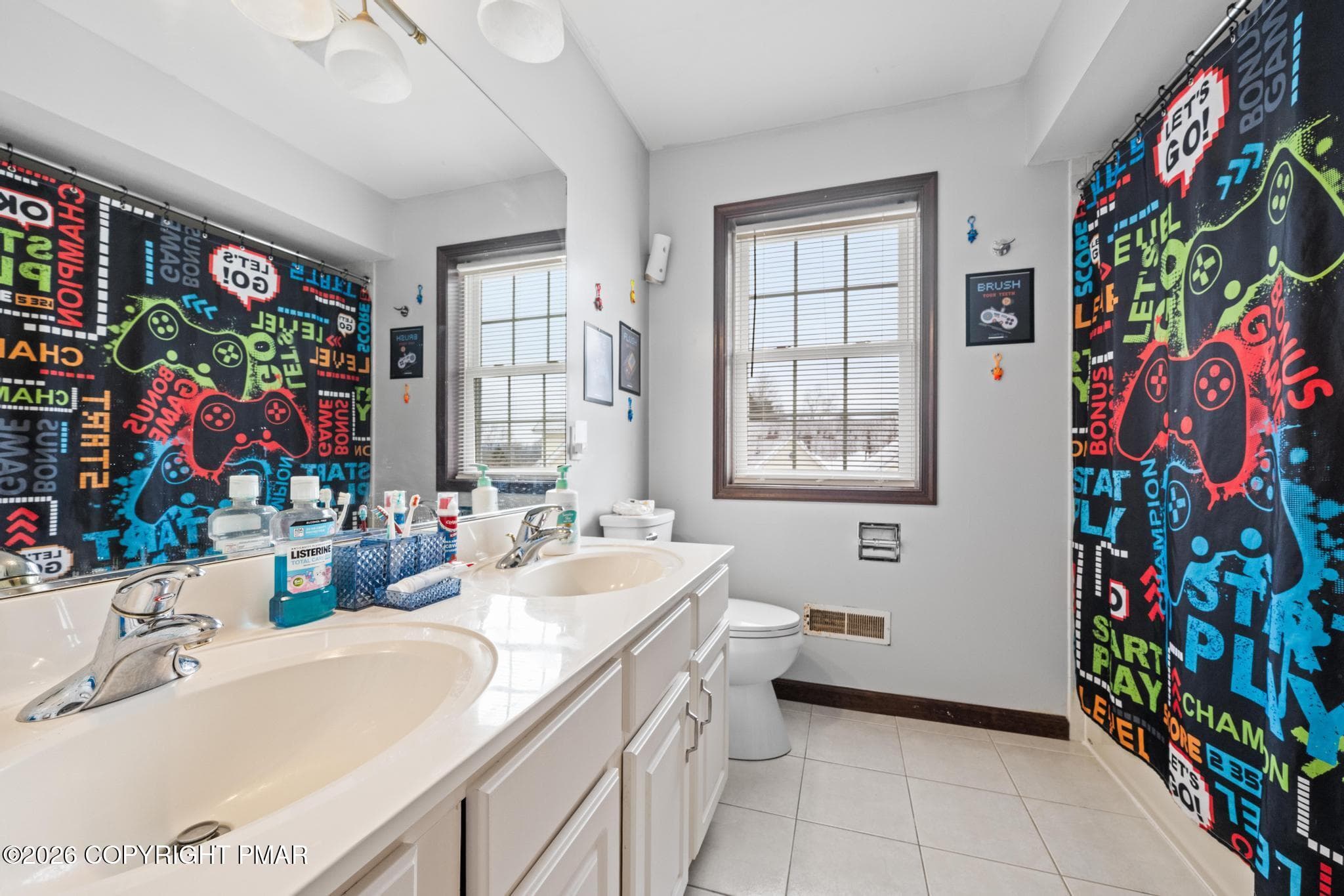 Kids bathroom - 137 Old Kettle Court, Stroudsburg, PA 18360, Stroudsburg