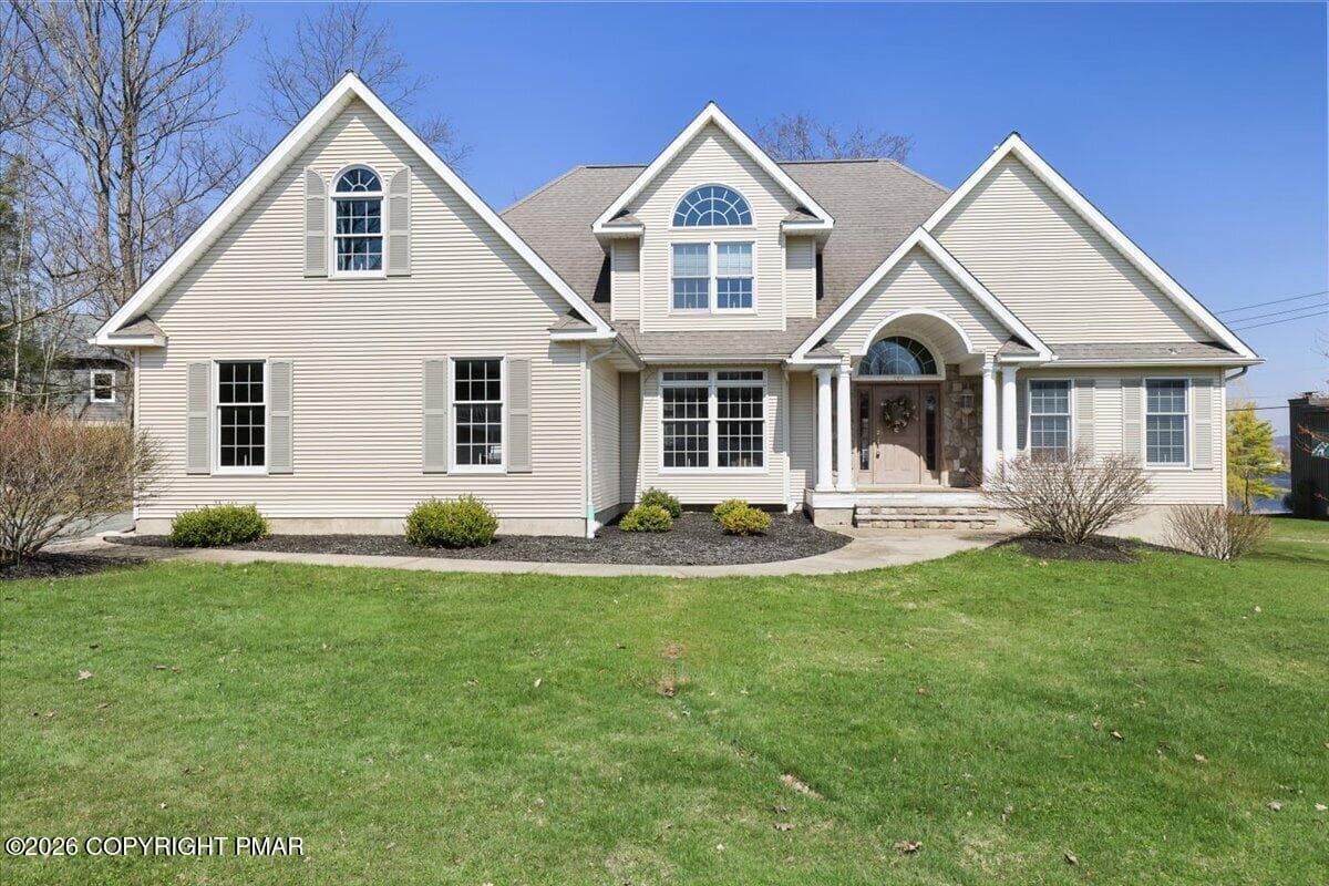 355 Washington Road, Greenfield Township, PA 18407
