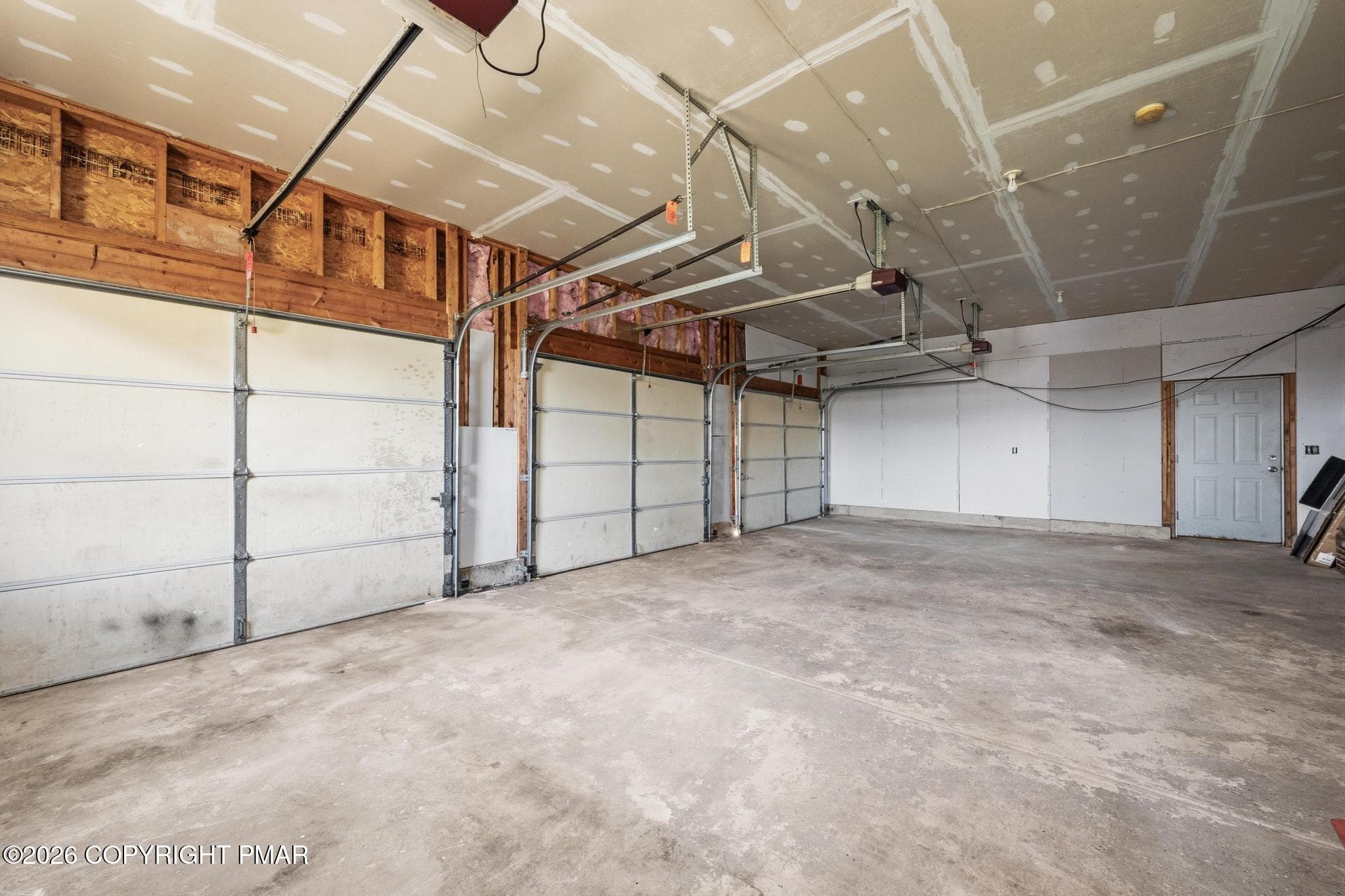 Garage - 137 Old Kettle Court, Stroudsburg, PA 18360, Stroudsburg