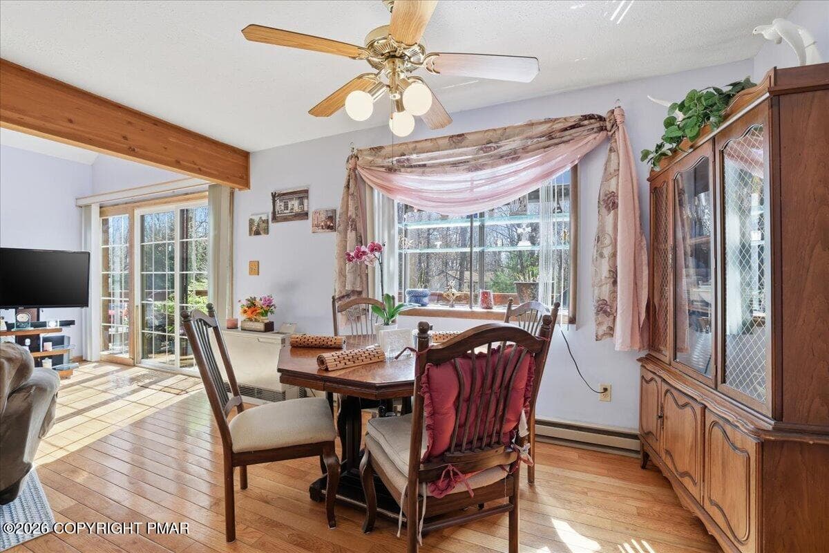 Dining area - 250 Sheridan Drive, Tobyhanna, PA 18466