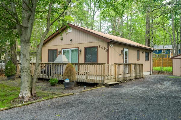 8417 Porcupine Drive, Tobyhanna, PA 18466