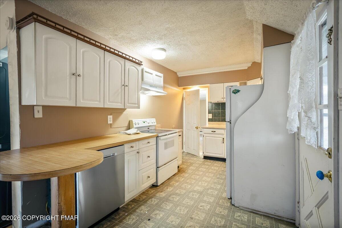 Kitchen - 1191 Aberdeen Road, Madison Township, PA 18444