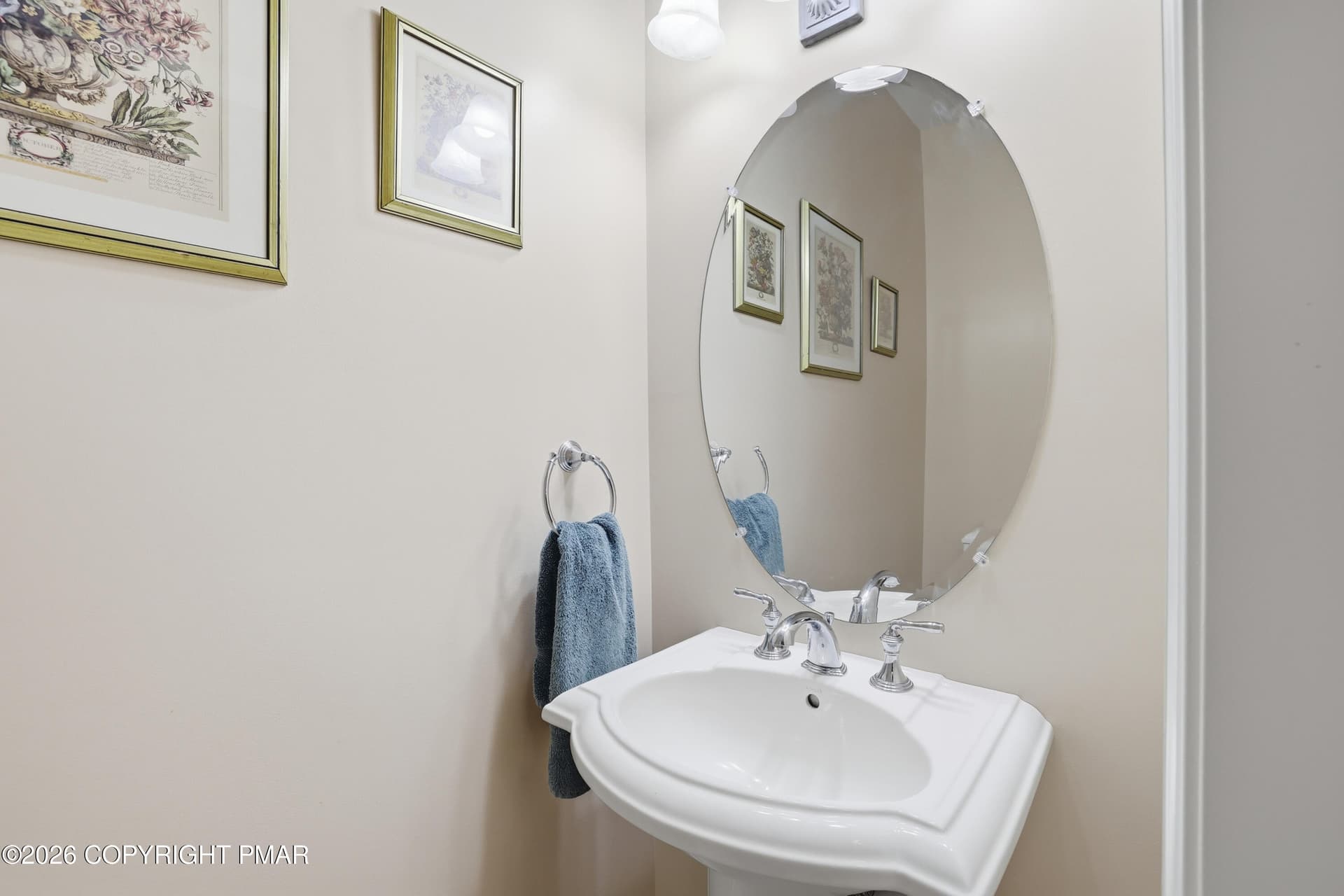 Powder room - 1323 Crossing Lane, Stroudsburg, PA 18360