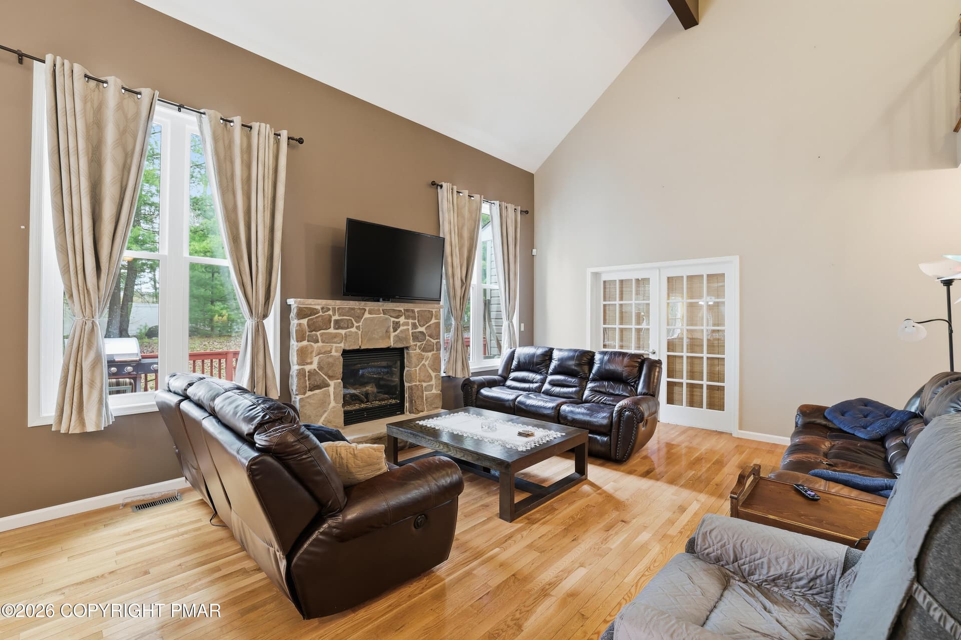 Living room - 1323 Crossing Lane, Stroudsburg, PA 18360