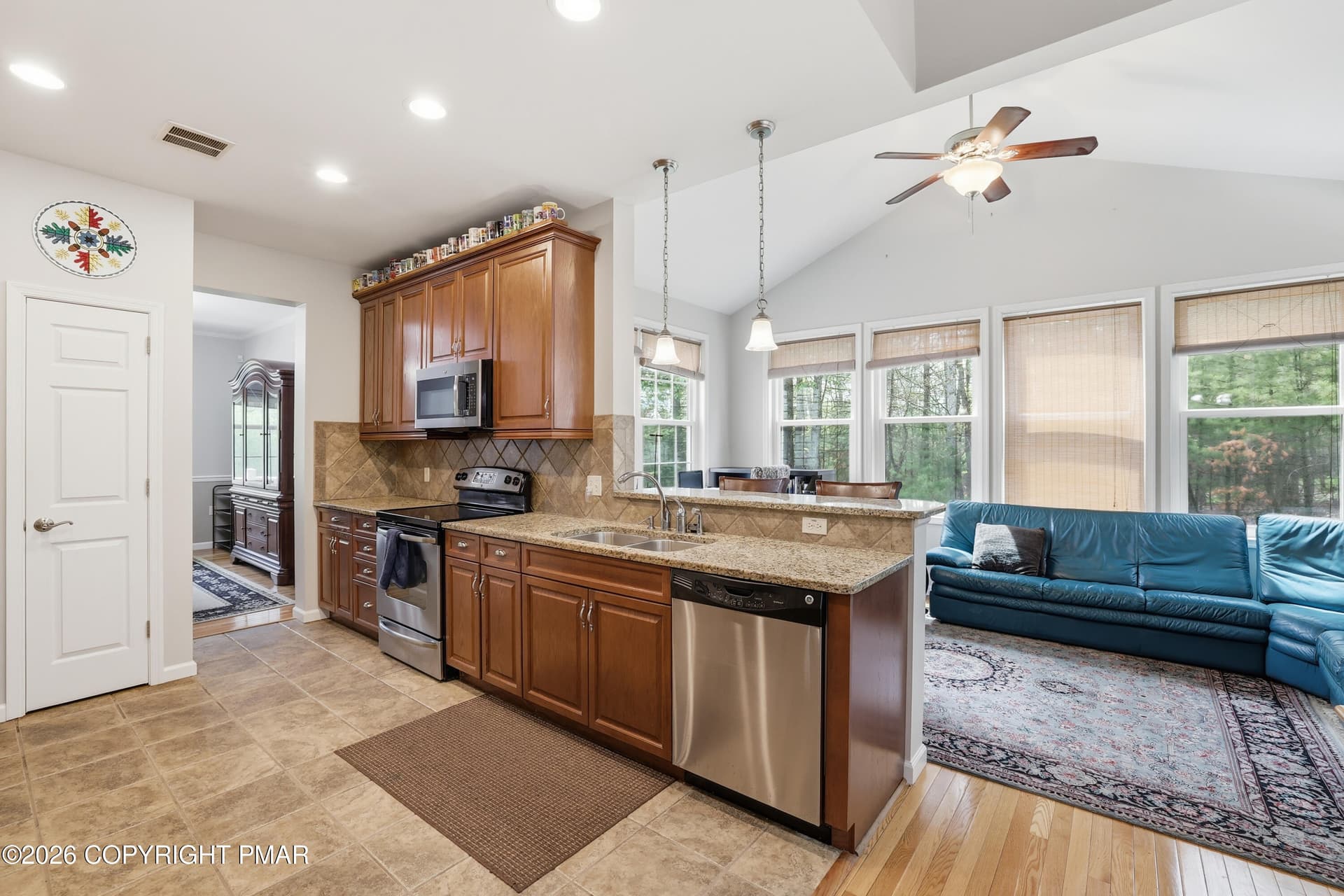Kitchen - 1323 Crossing Lane, Stroudsburg, PA 18360