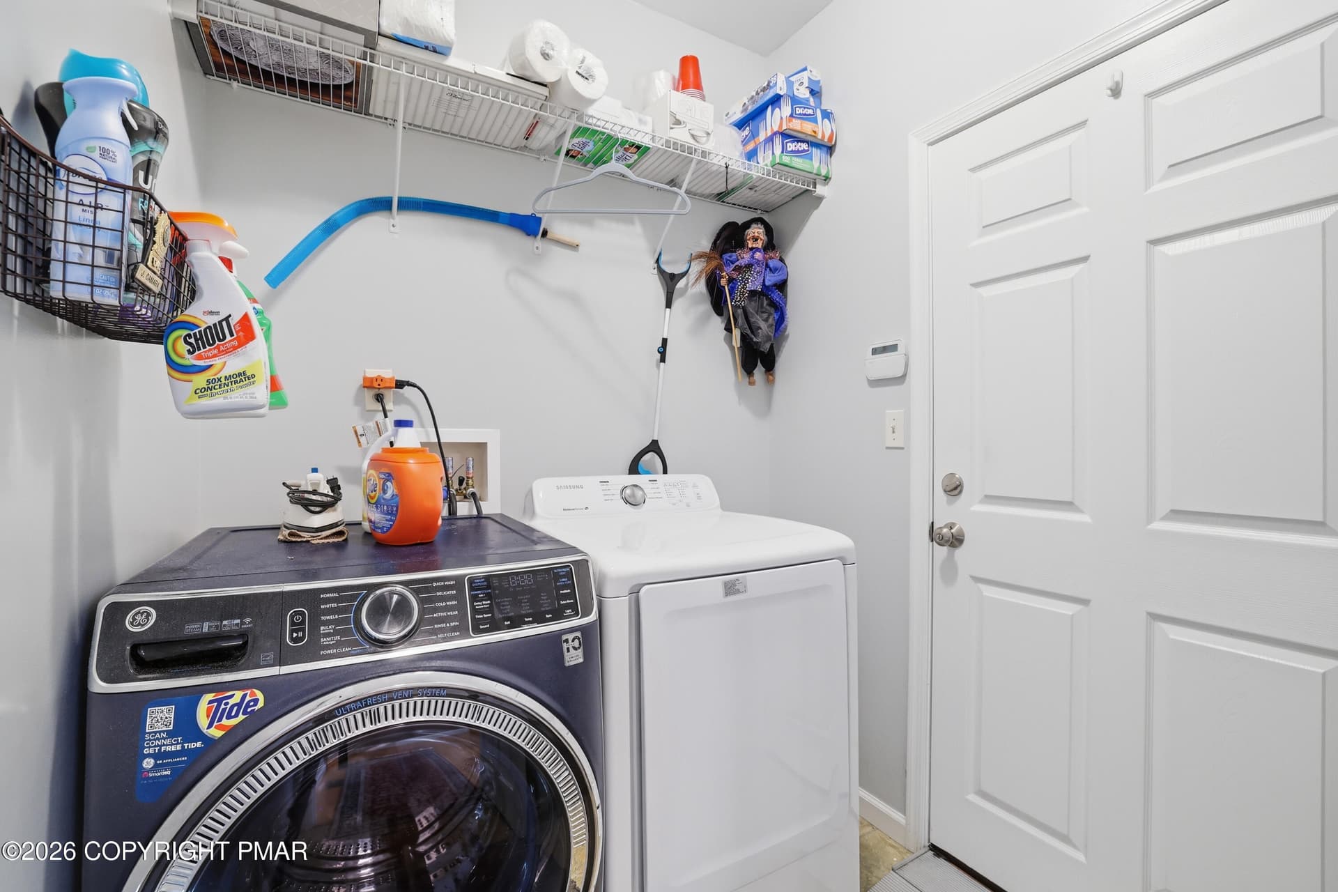 Laundry - 1323 Crossing Lane, Stroudsburg, PA 18360
