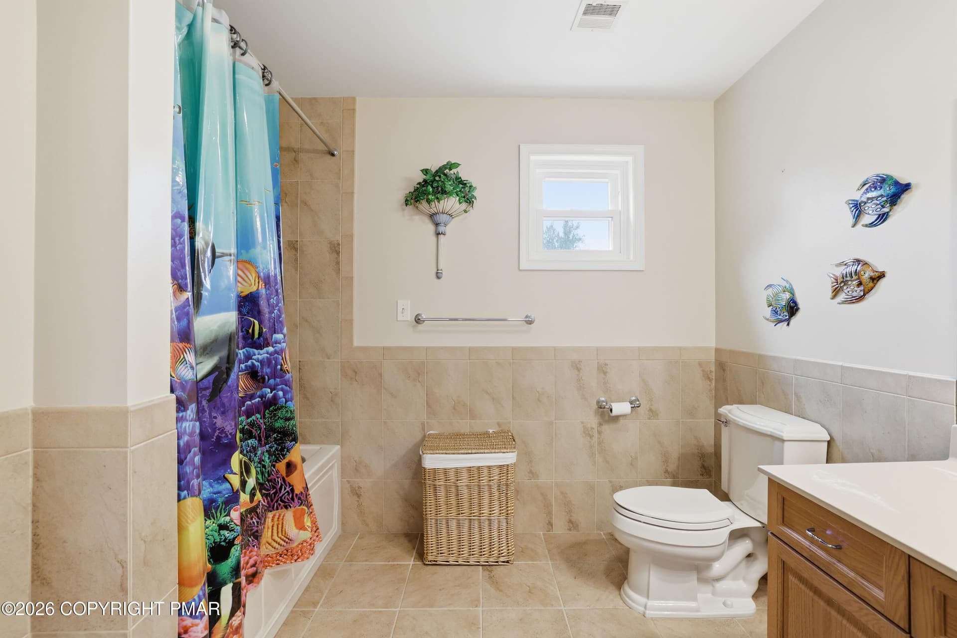 Hall bath - 1323 Crossing Lane, Stroudsburg, PA 18360