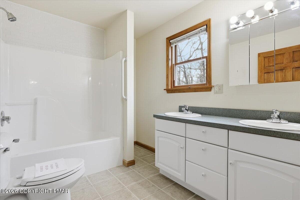 21 Primary Bath - 102 Loveland Drive, Tafton, PA 18464, Tafton