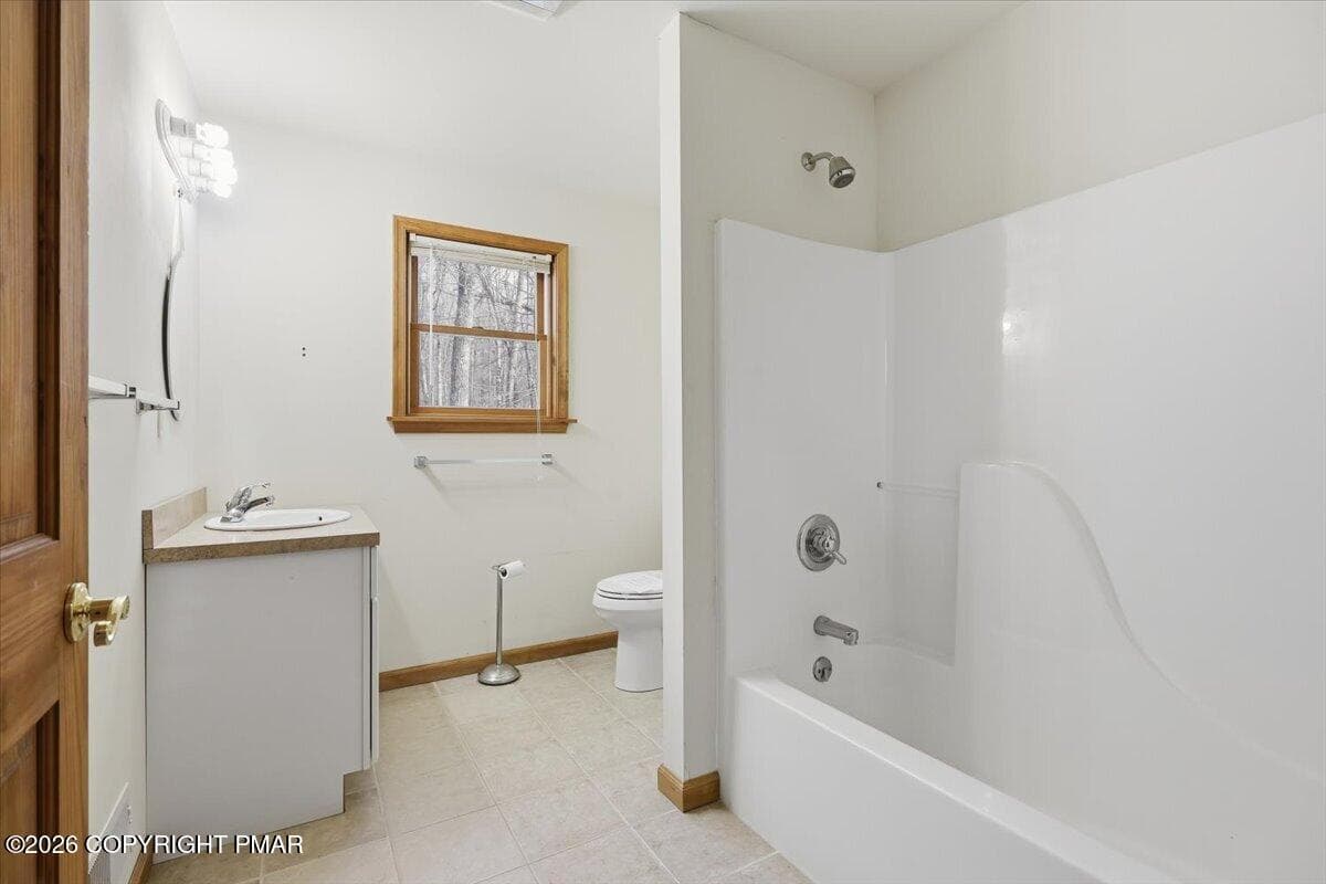 26 Full Bath 2 - 102 Loveland Drive, Tafton, PA 18464, Tafton