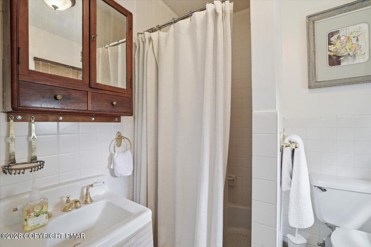 Bathroom 2 - ensuite - 223 Huckleberry Lane, Buck Hill Falls, PA 18323, Buck Hill Falls