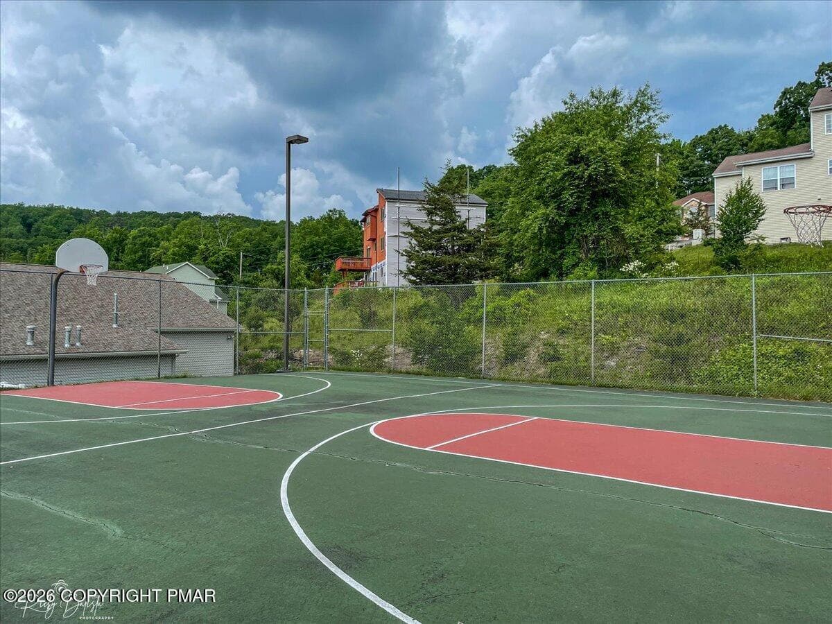 Mill Pond tennis courts - 5873 Decker Road, Bushkill, PA 18324, Bushkill