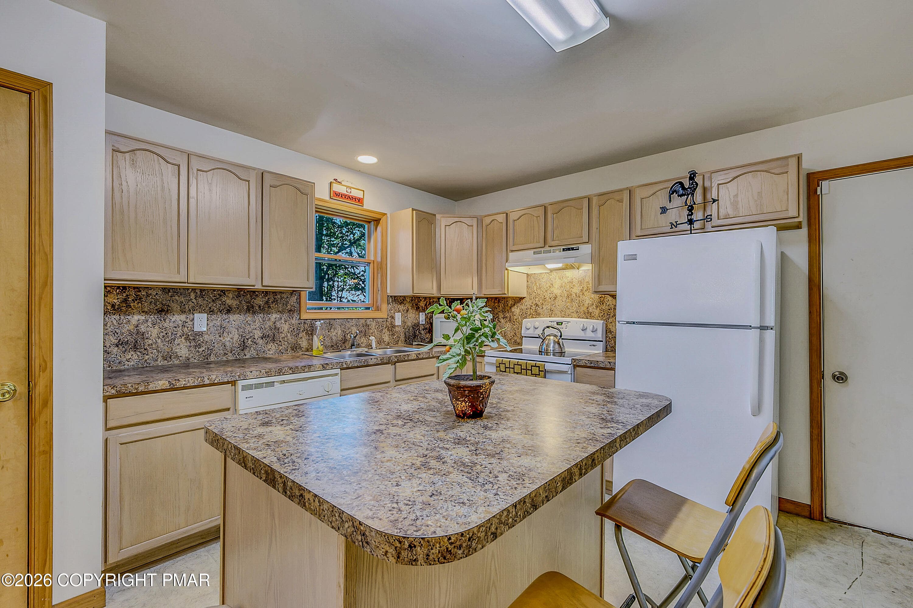 Kitchen - 164 Bellingham Drive, Bushkill, PA 18324, Bushkill