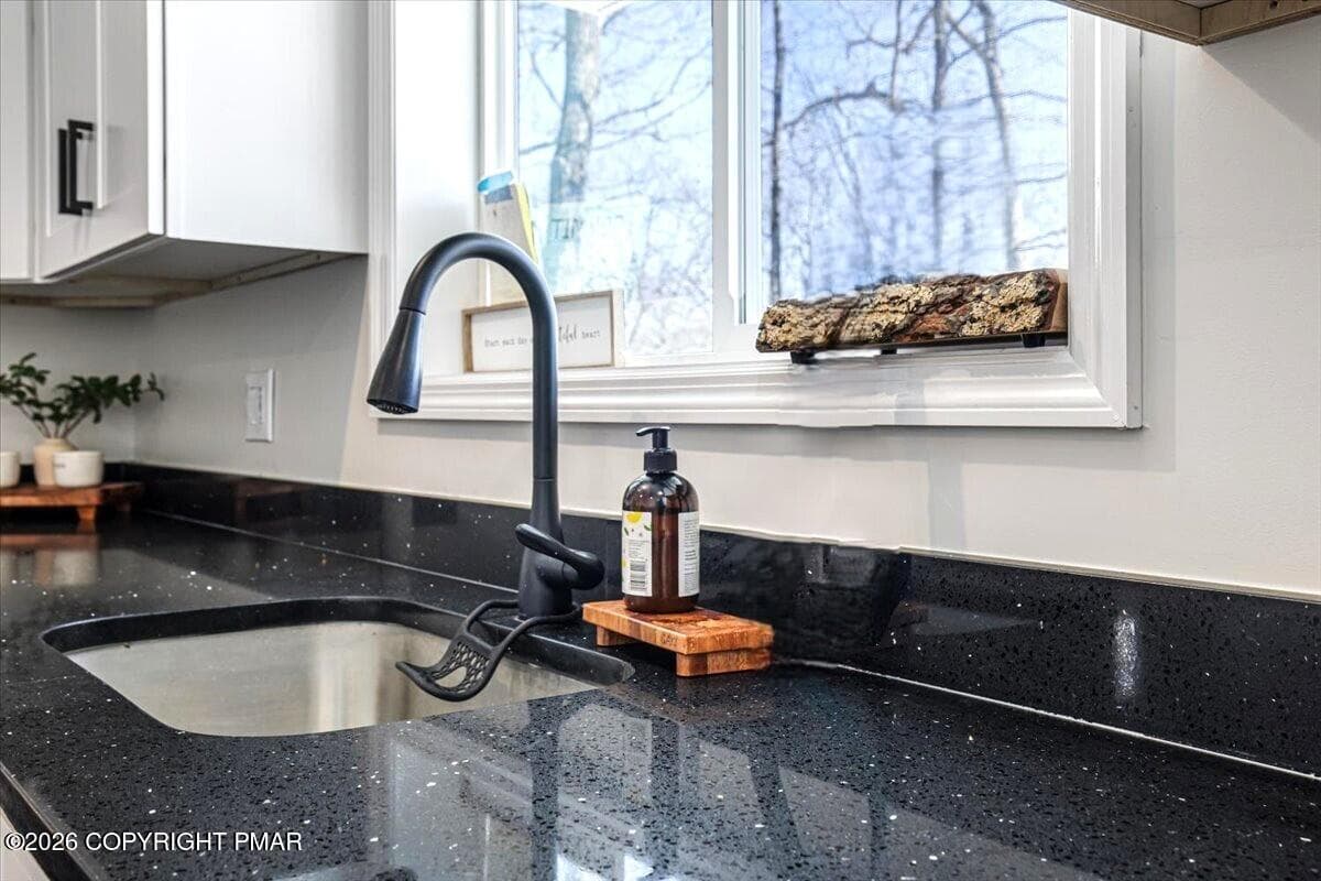 Granite countertops - 5873 Decker Road, Bushkill, PA 18324, Bushkill