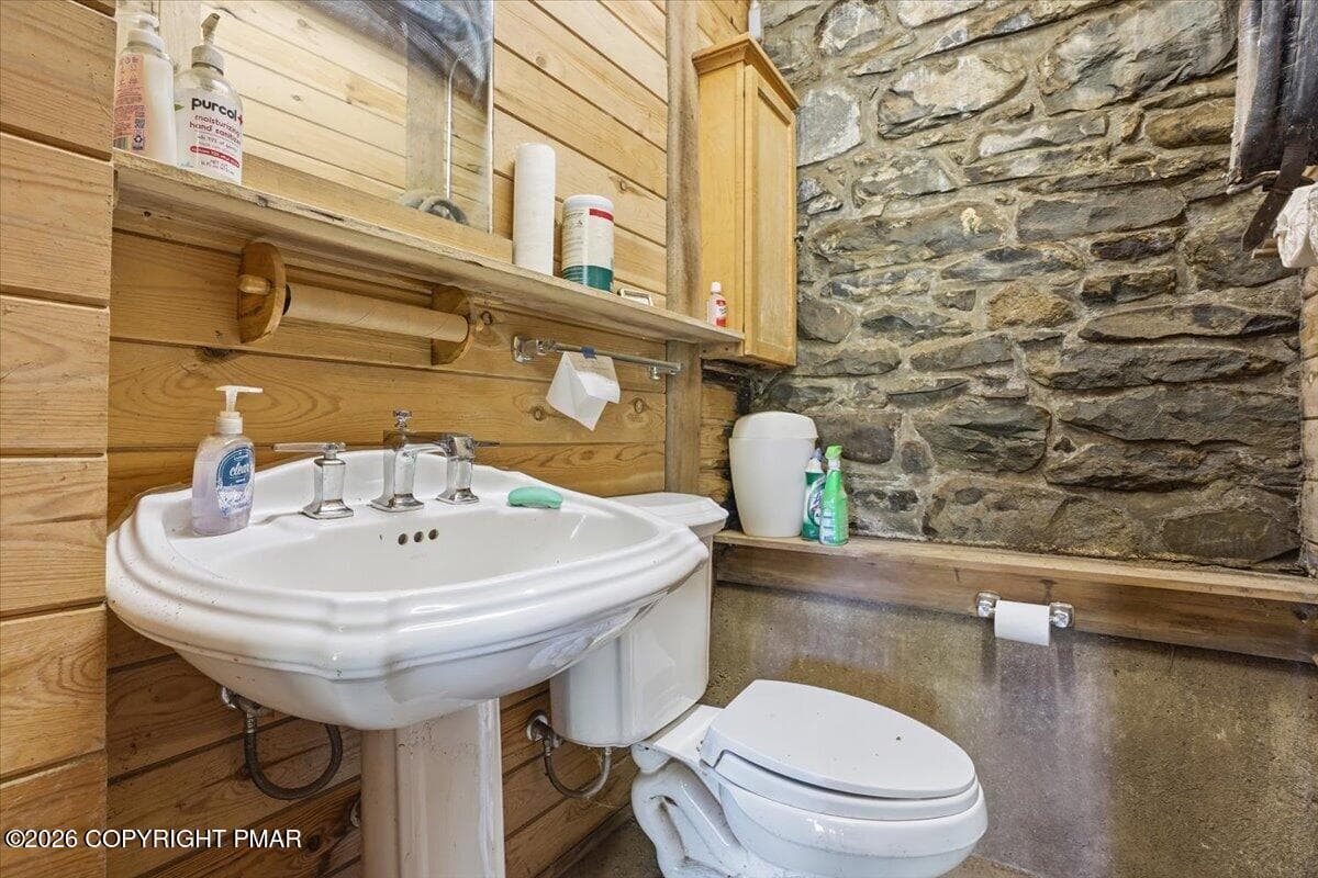 BARN LAVATORY - 299 Brick Church Road, Saylorsburg, PA 18353, Saylorsburg