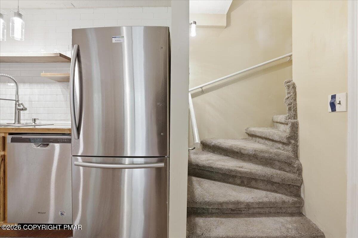 Staircase - 644 Cayuga Drive, Tobyhanna, PA 18466