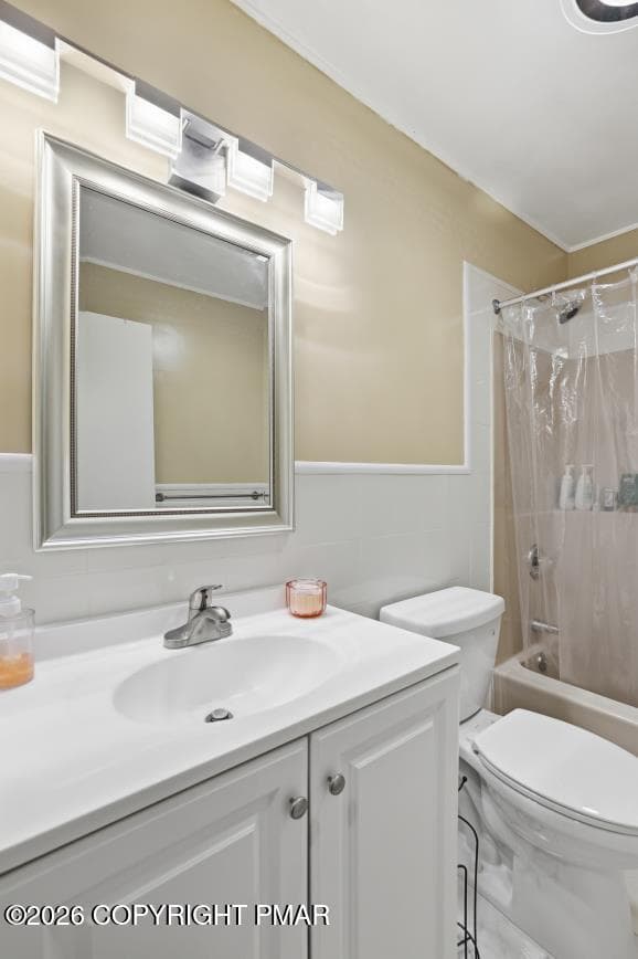 Main Floor Bathroom - 644 Cayuga Drive, Tobyhanna, PA 18466