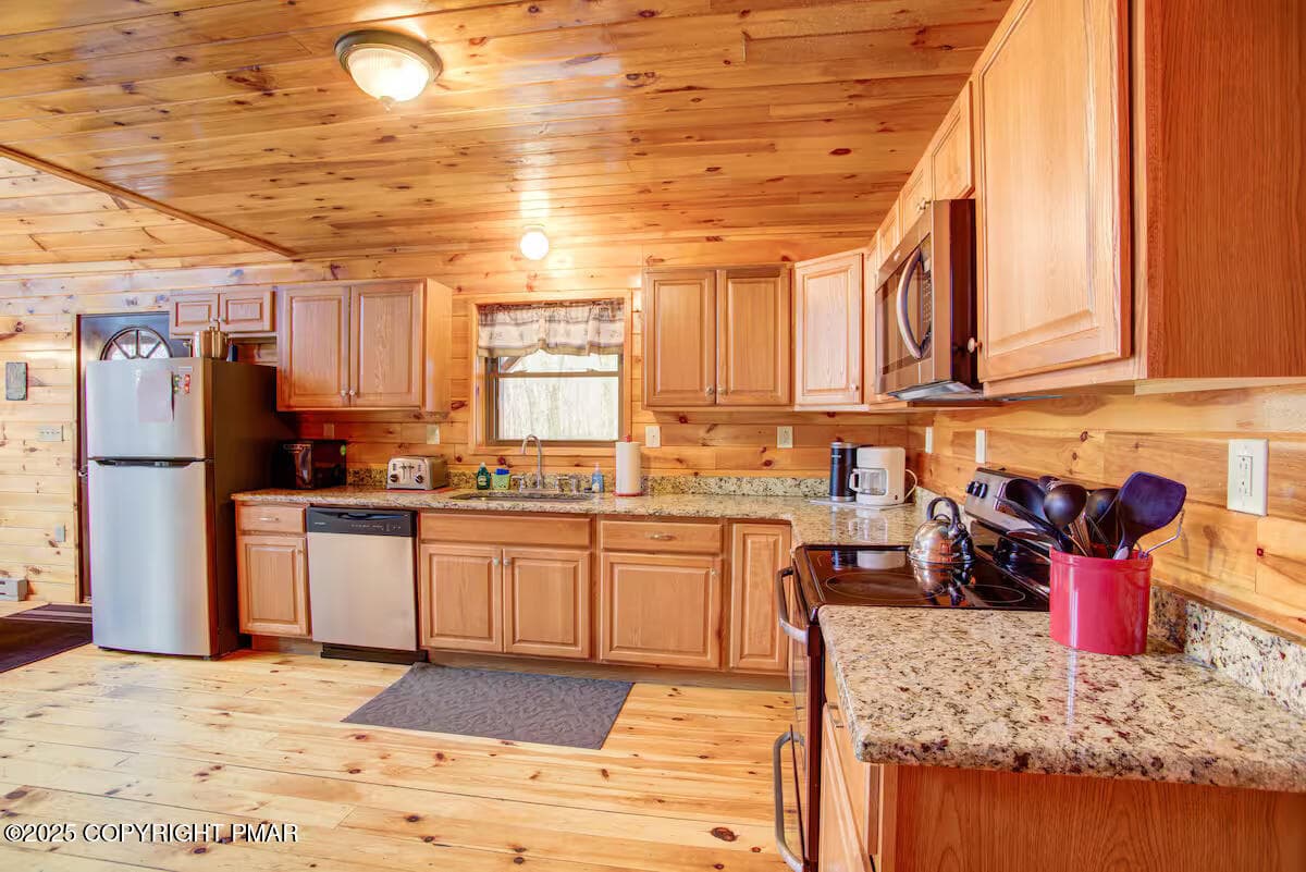 cd4dcadc-4e31-4a16-b6ed-762e02b3d83d - 183 Hillary Drive W, White Haven, PA 18661, White Haven