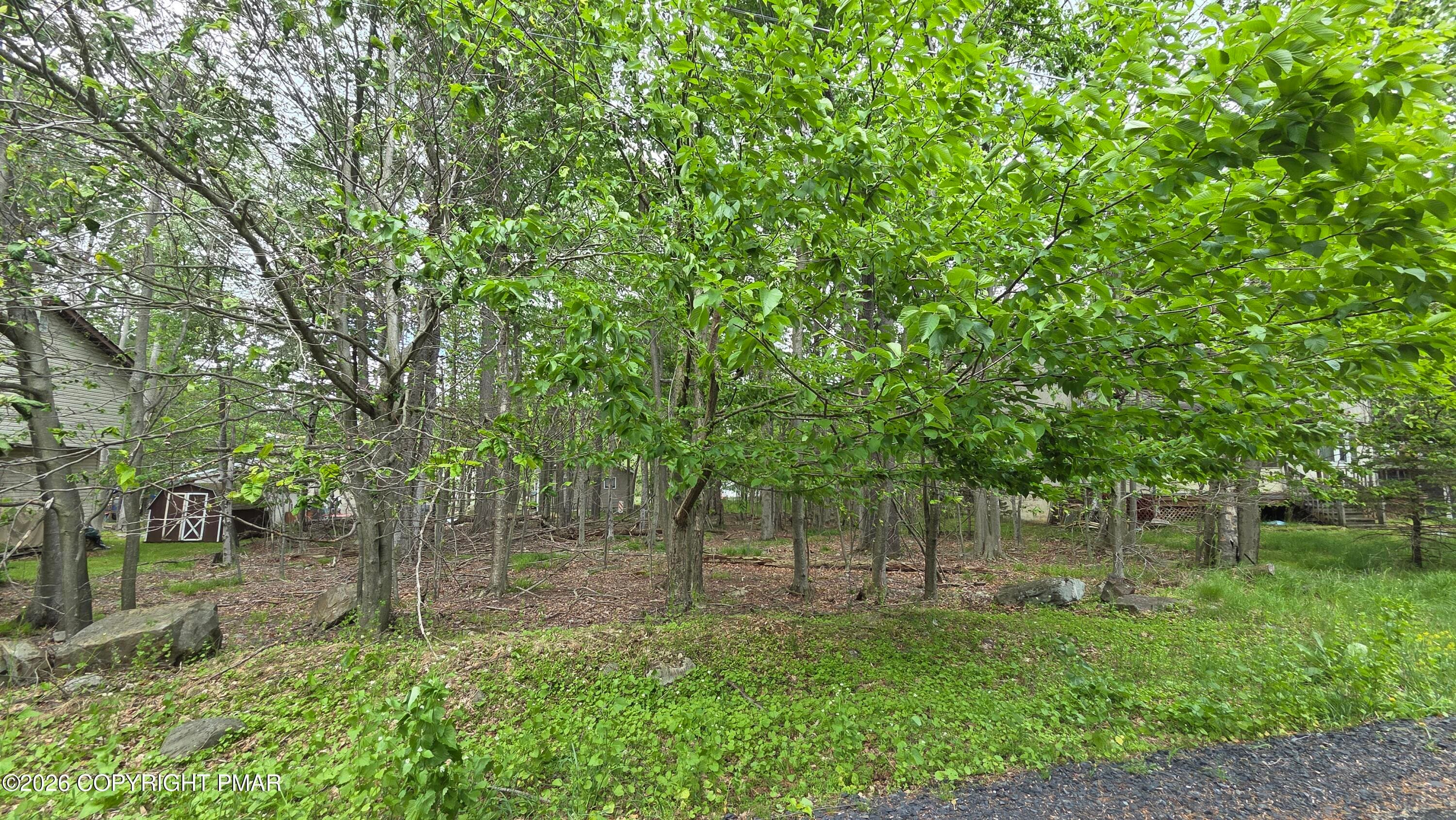 close up - 537 Horseshoe Bend, PA 18466
