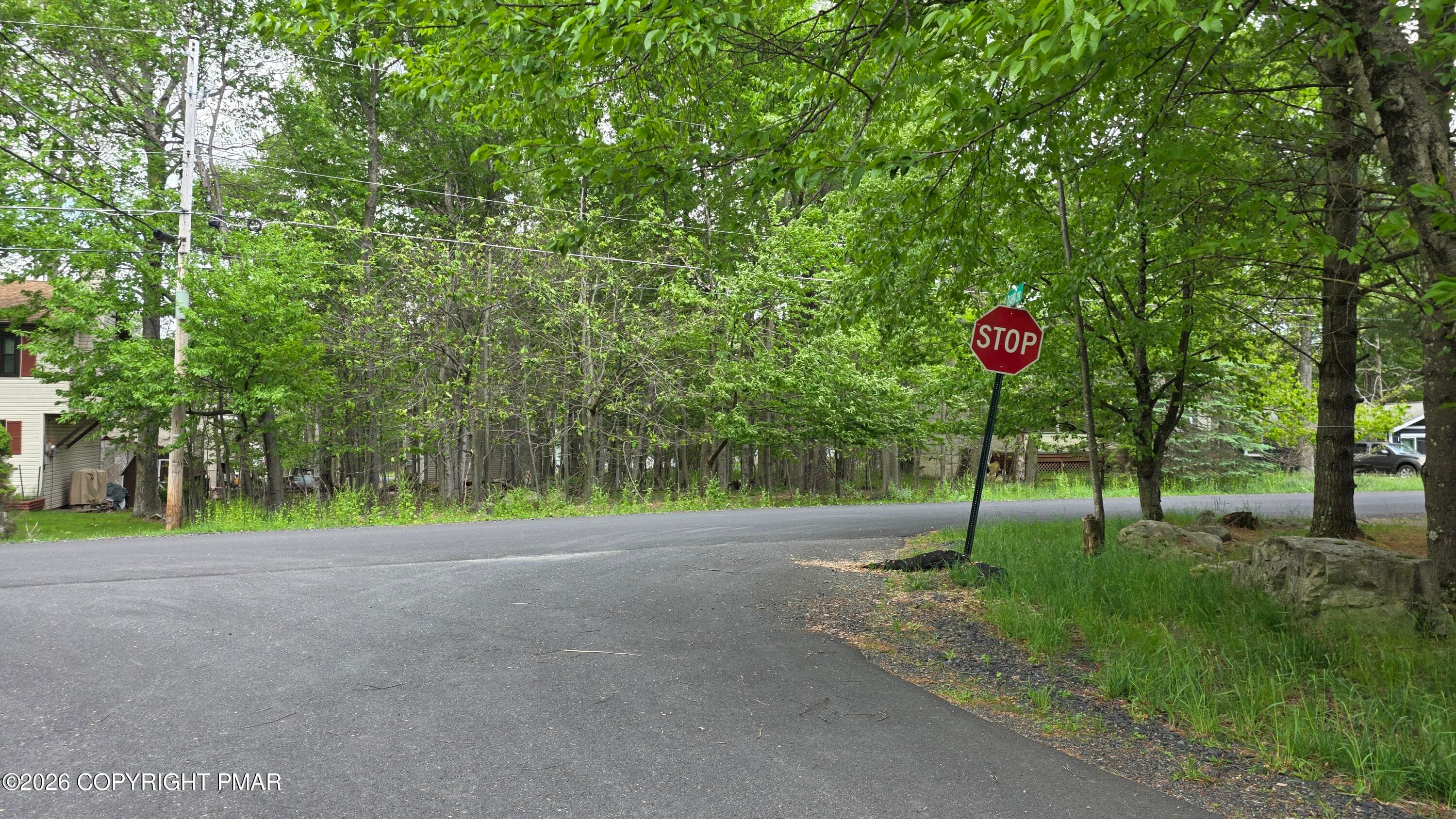from cul de sac - 537 Horseshoe Bend, PA 18466
