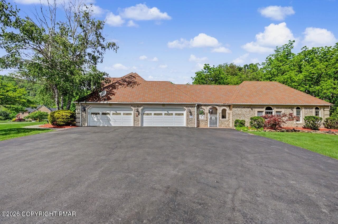 2134 Fox Run photo 12 - 2134 Fox Run Road, Stroudsburg, PA 18360, Stroudsburg