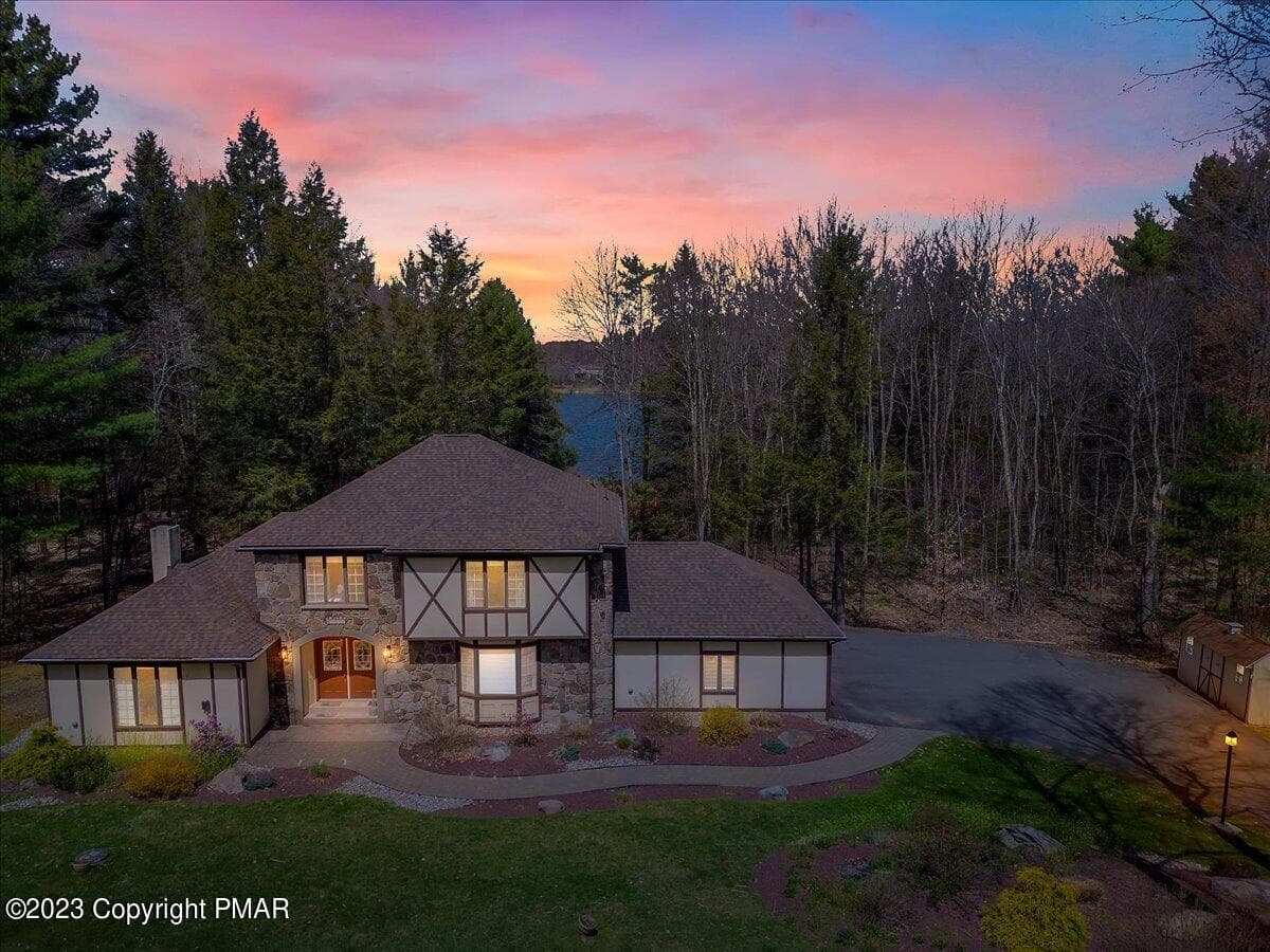 POCONOS - 157 Greenwood Drive, Blakeslee, PA 18610, Blakeslee