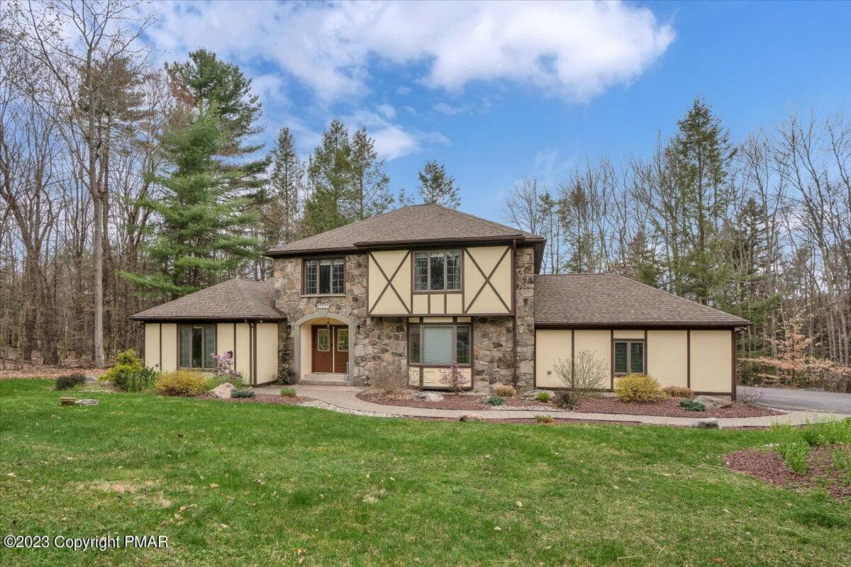 POCONOS - 157 Greenwood Drive, Blakeslee, PA 18610, Blakeslee