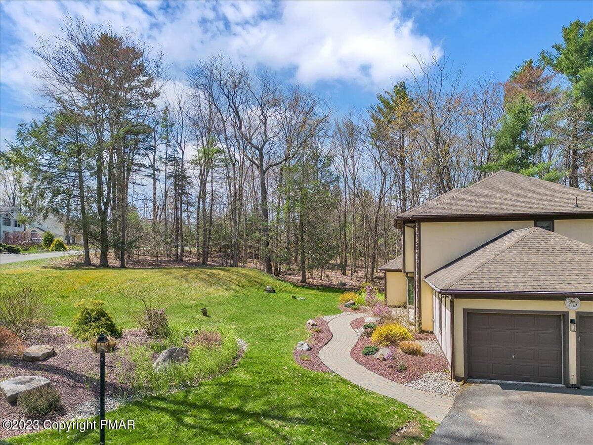 POCONOS - 157 Greenwood Drive, Blakeslee, PA 18610, Blakeslee