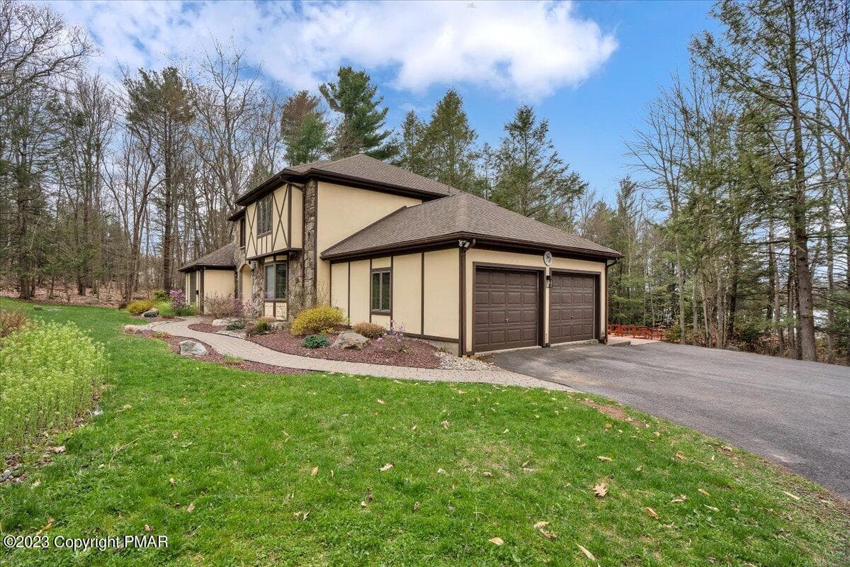 POCONOS - 157 Greenwood Drive, Blakeslee, PA 18610, Blakeslee