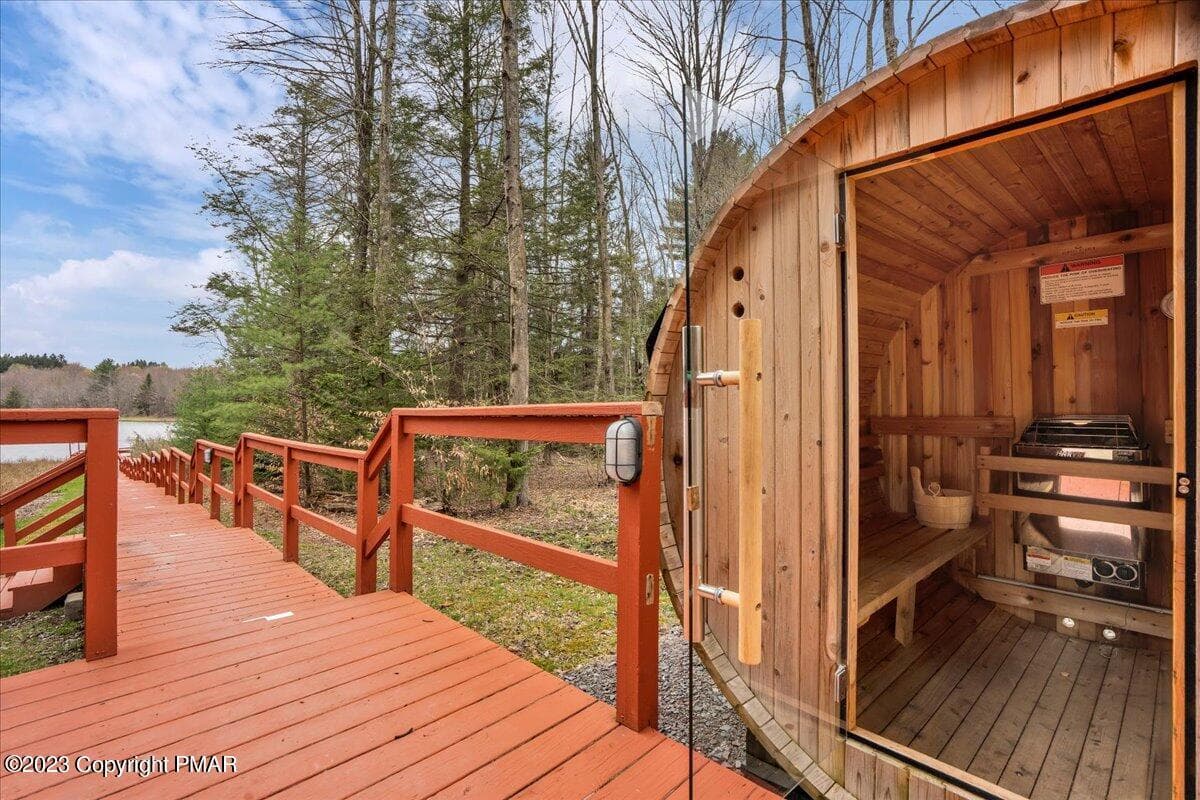 POCONOS - 157 Greenwood Drive, Blakeslee, PA 18610, Blakeslee
