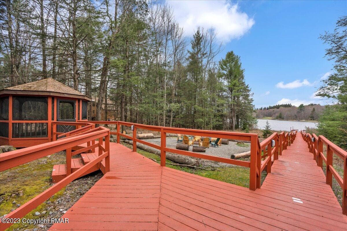 POCONOS - 157 Greenwood Drive, Blakeslee, PA 18610, Blakeslee
