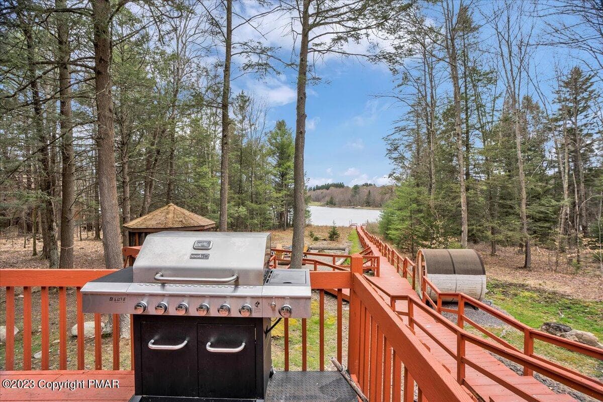POCONOS - 157 Greenwood Drive, Blakeslee, PA 18610, Blakeslee