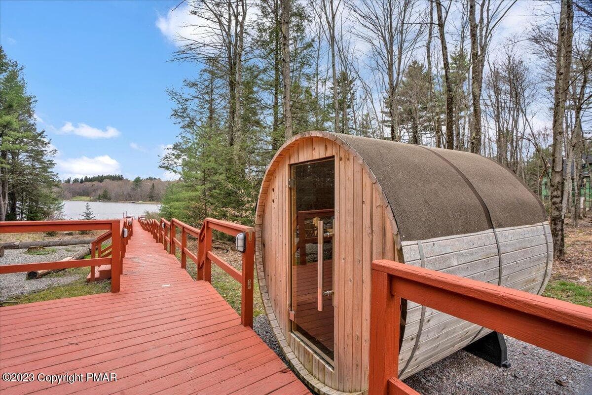 POCONOS - 157 Greenwood Drive, Blakeslee, PA 18610, Blakeslee