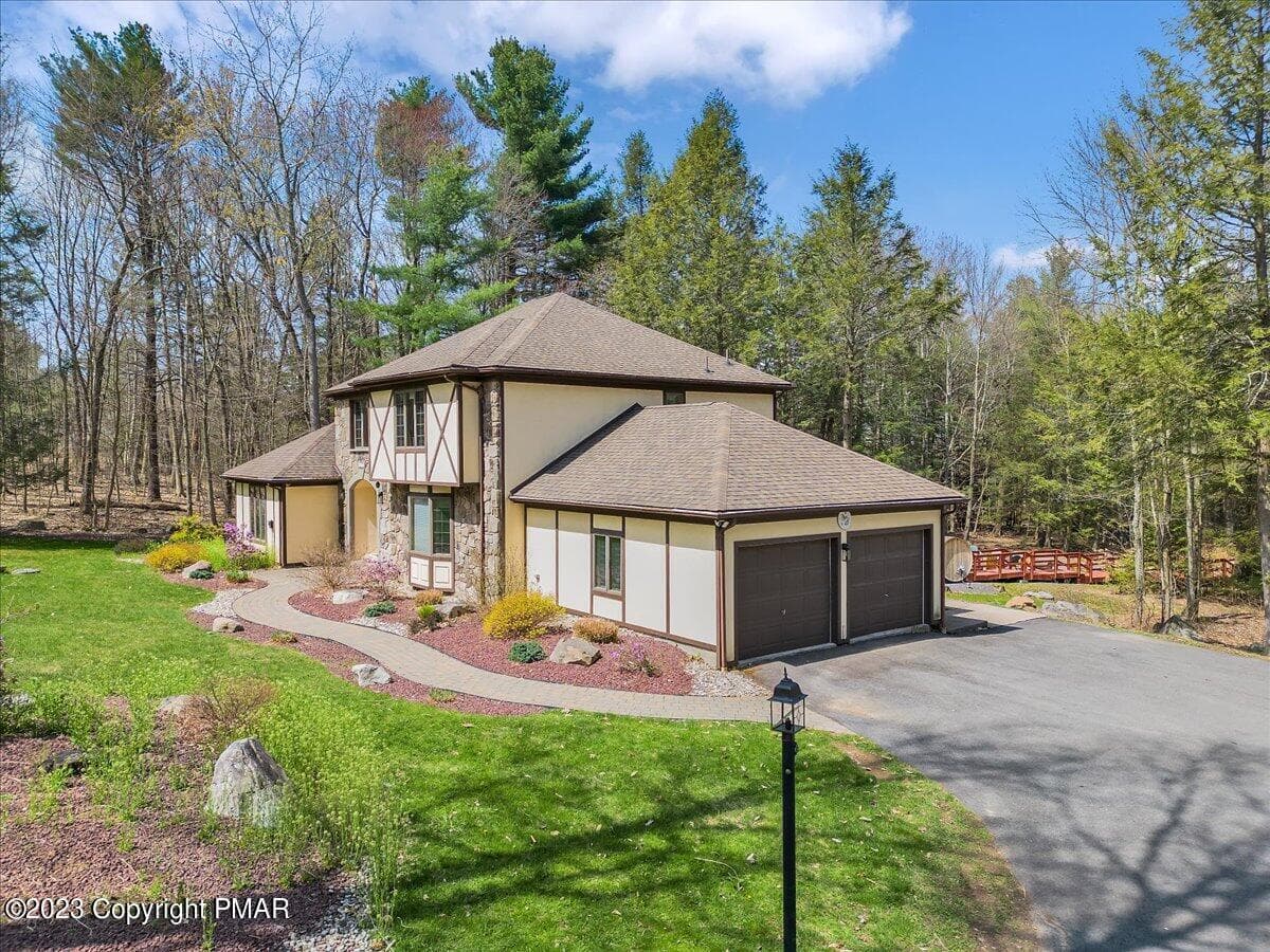 POCONOS - 157 Greenwood Drive, Blakeslee, PA 18610, Blakeslee