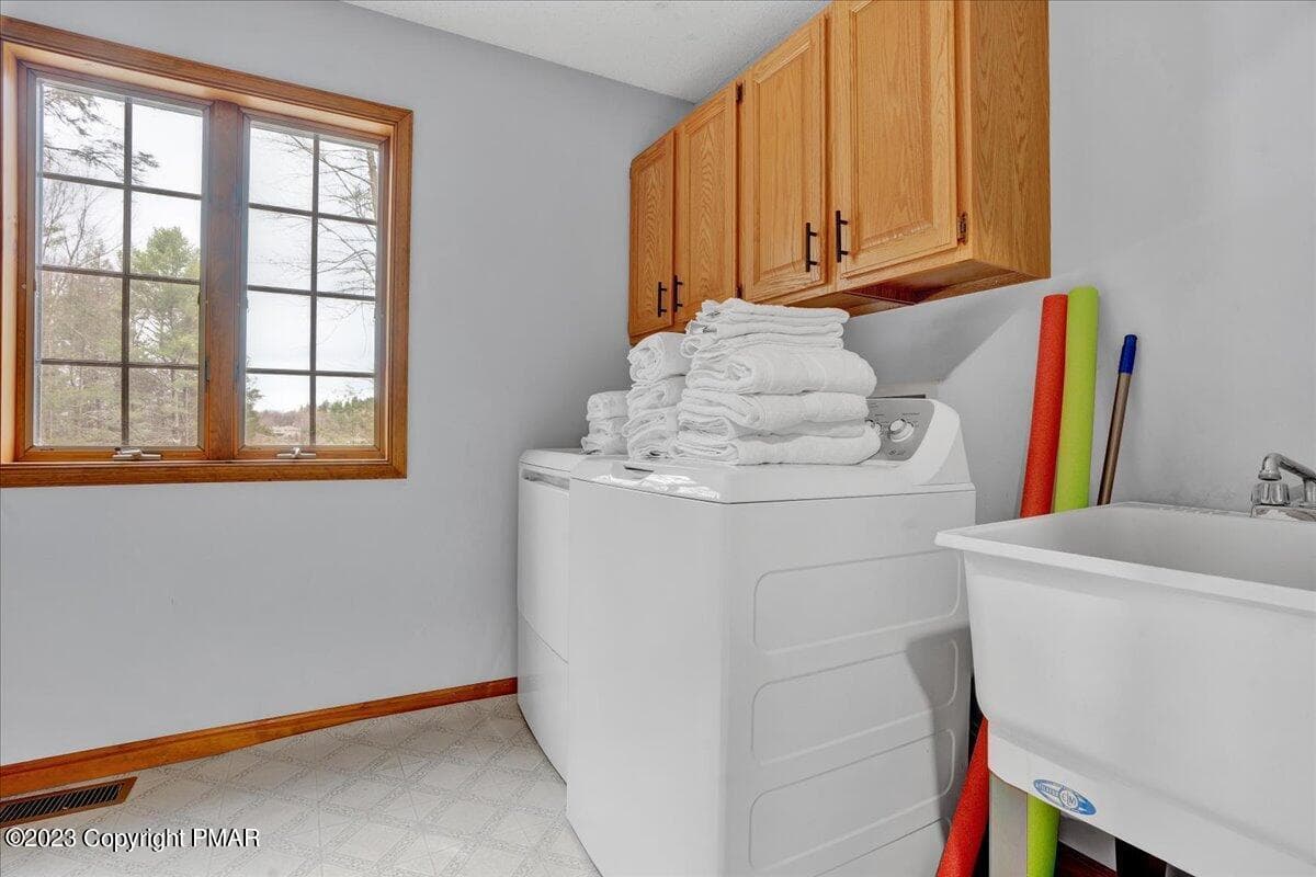 POCONOS - 157 Greenwood Drive, Blakeslee, PA 18610, Blakeslee