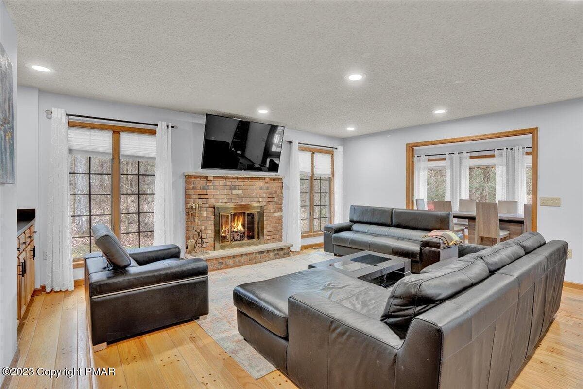 POCONOS - 157 Greenwood Drive, Blakeslee, PA 18610, Blakeslee