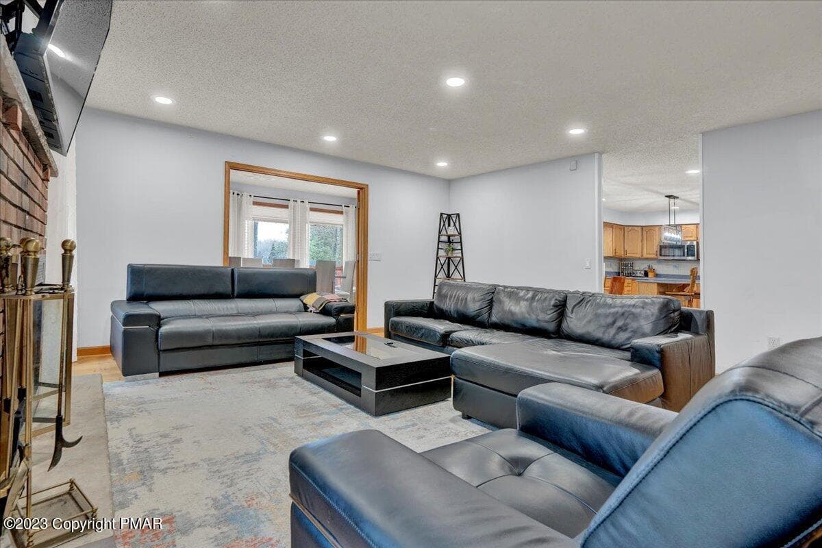 POCONOS - 157 Greenwood Drive, Blakeslee, PA 18610, Blakeslee