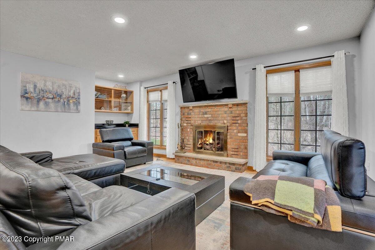 POCONOS - 157 Greenwood Drive, Blakeslee, PA 18610, Blakeslee