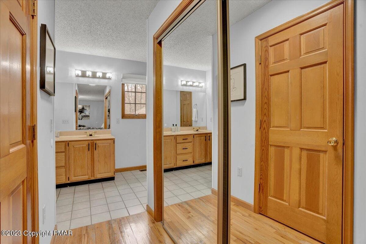 POCONOS - 157 Greenwood Drive, Blakeslee, PA 18610, Blakeslee