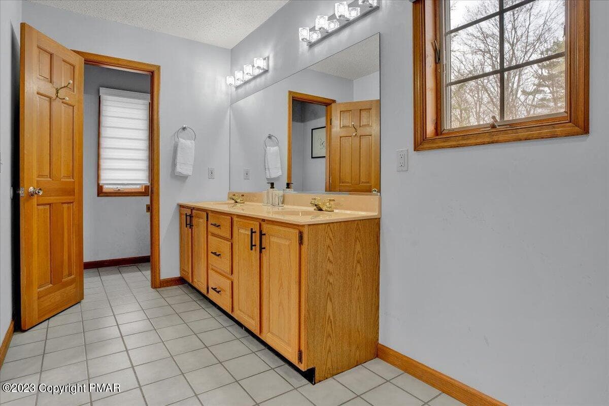 POCONOS - 157 Greenwood Drive, Blakeslee, PA 18610, Blakeslee