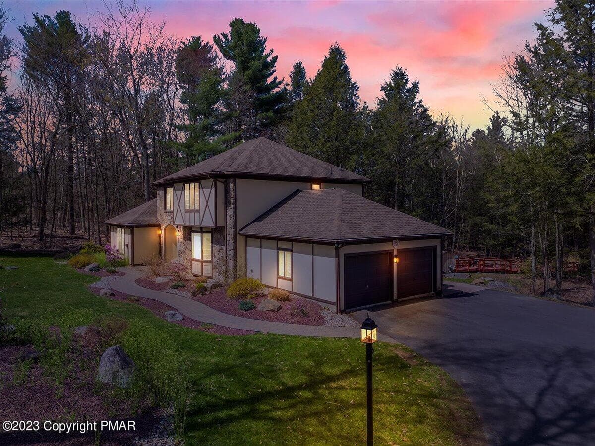 POCONOS - 157 Greenwood Drive, Blakeslee, PA 18610, Blakeslee